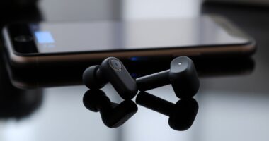 wireless earbud buying guide