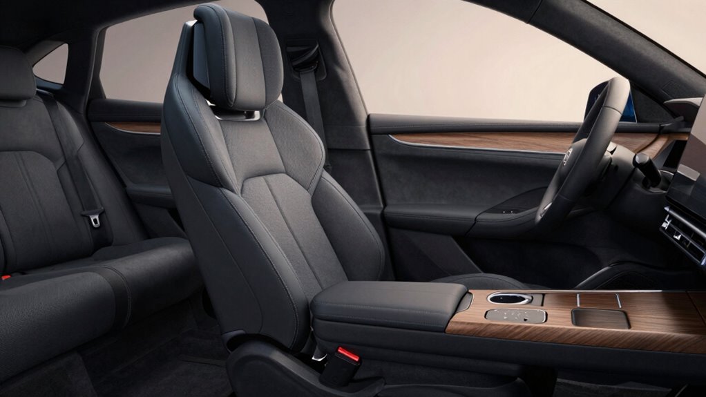 comfortable swiveling car seat