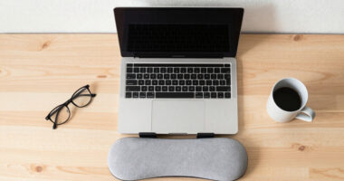 How to Choose Ergonomic Laptops For Seniors